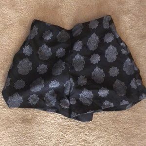 Black Pattern shorts with pockets